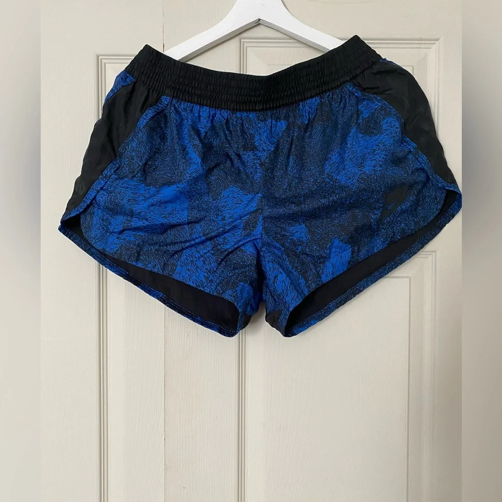 Nike Women's Athletic Shorts in Black and Blue size L
